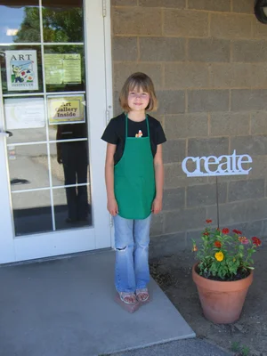 Elise Jackman as a child in front of an art studio